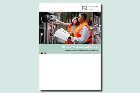 Cover der Broschüre "Handbuch Anpassungsqualifizierung"
