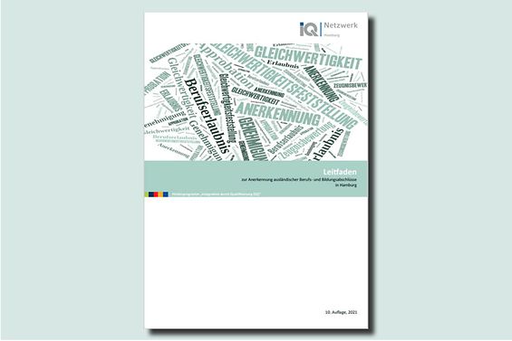 Cover der Broschüre "Leitfaden zur Anerkennung ausländischer Schul-, Studien- und Berufsabschlüsse in Hamburg"